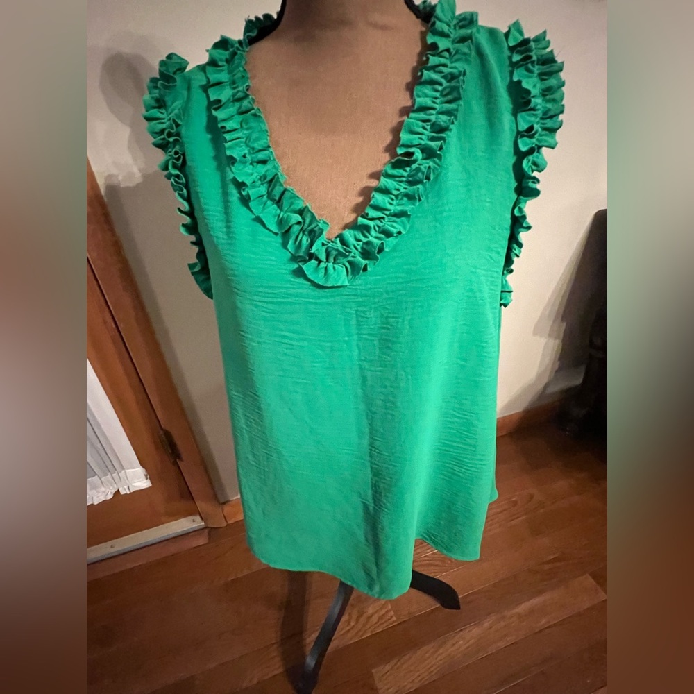 JONIFL Green Ruffled V-Neck Women's sleeveless Top, Size L